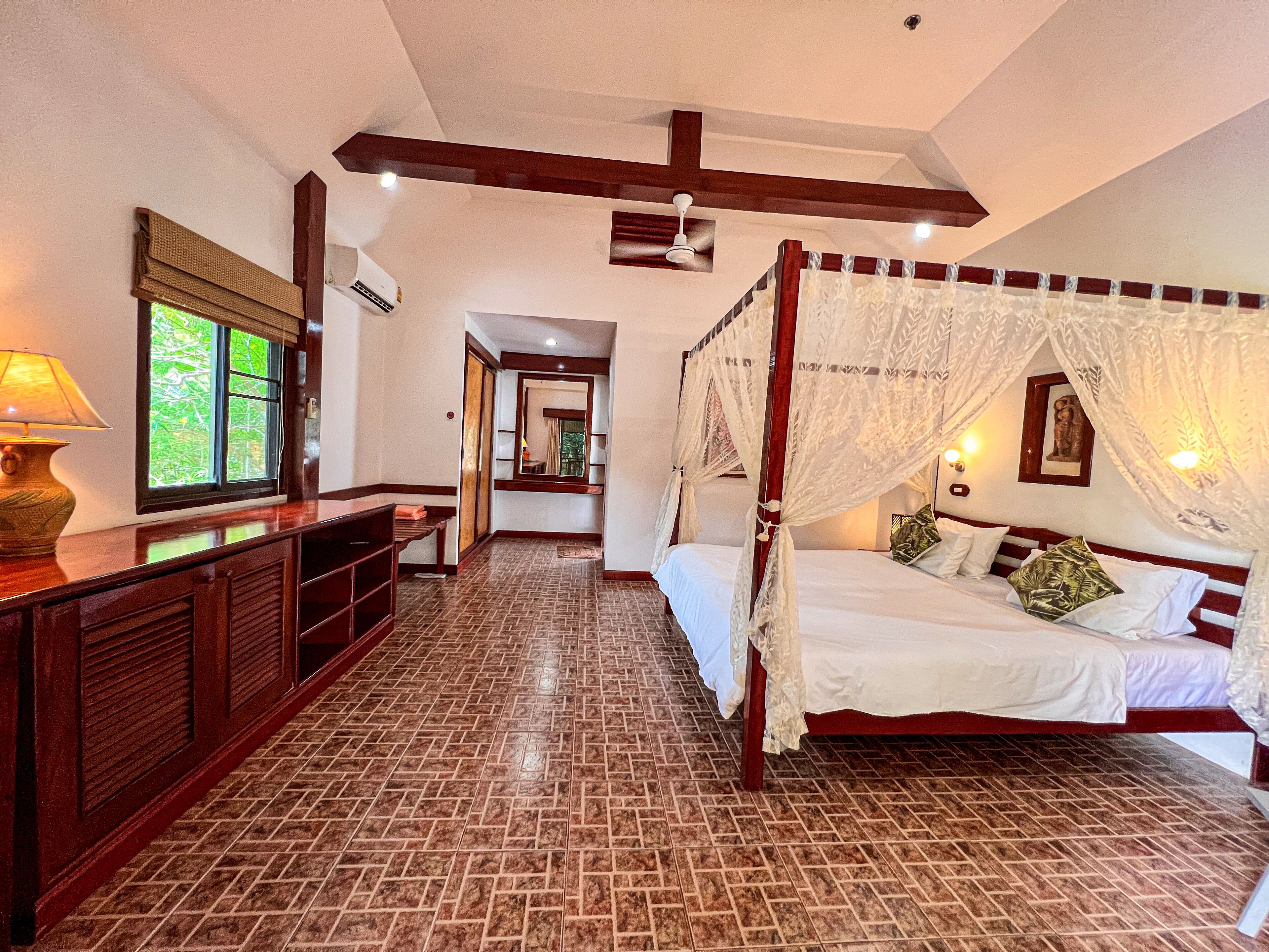 Cruiser Island Resort