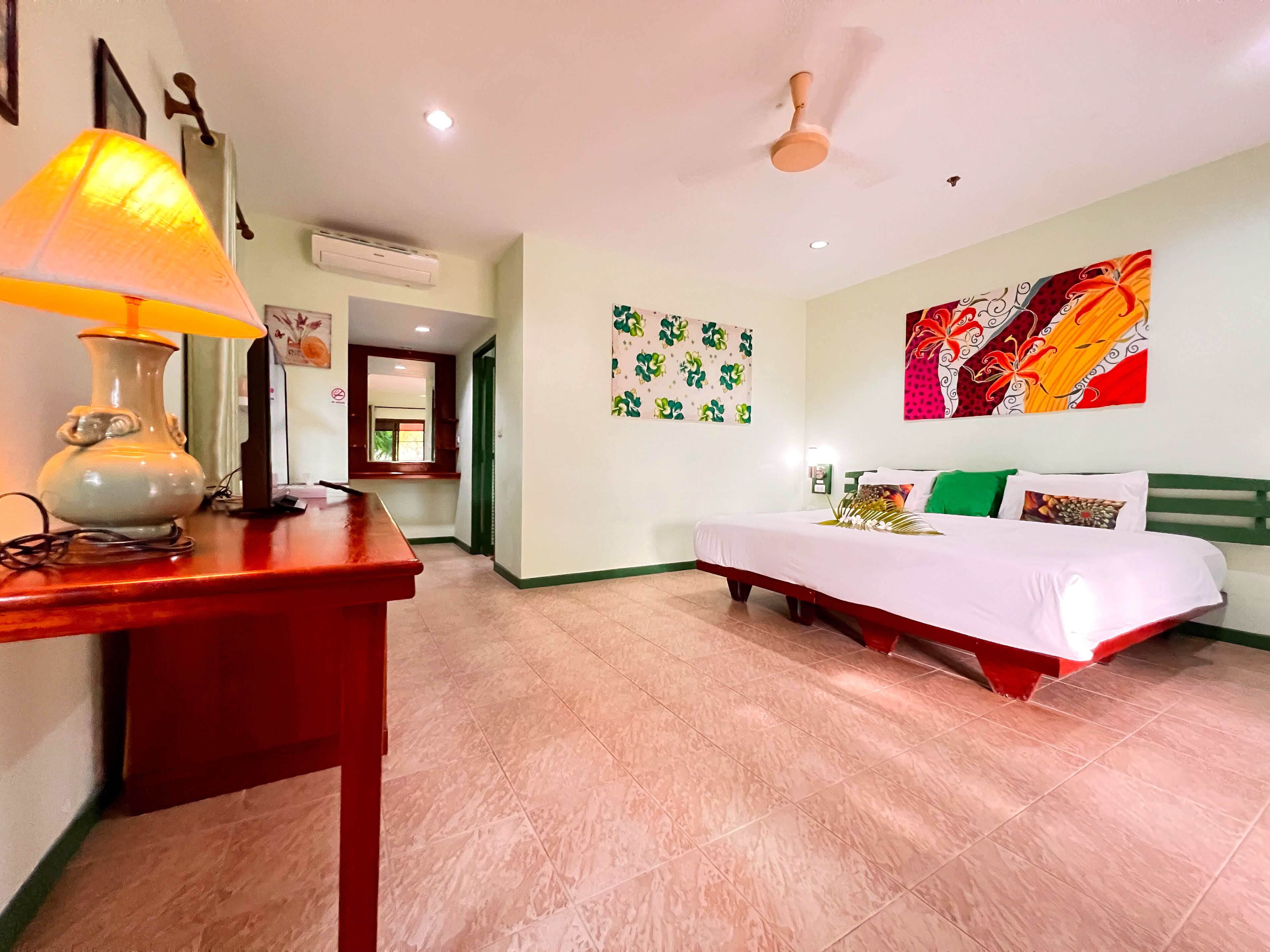 Cruiser Island Resort