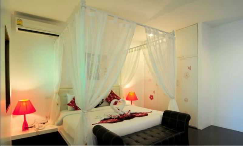 Grand Bleu Ocean View Pool Suite