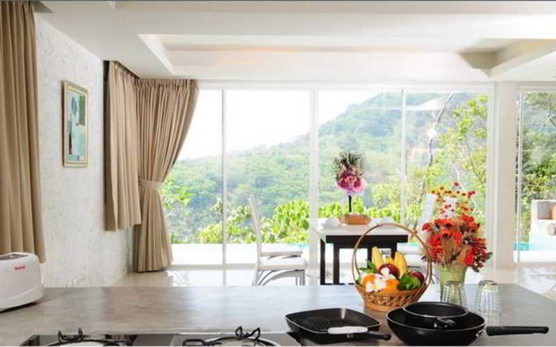 Grand Bleu Ocean View Pool Suite