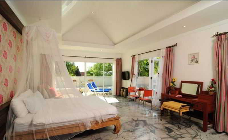 Grand Bleu Ocean View Pool Suite
