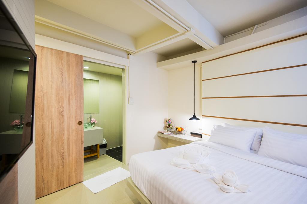 Hotel October