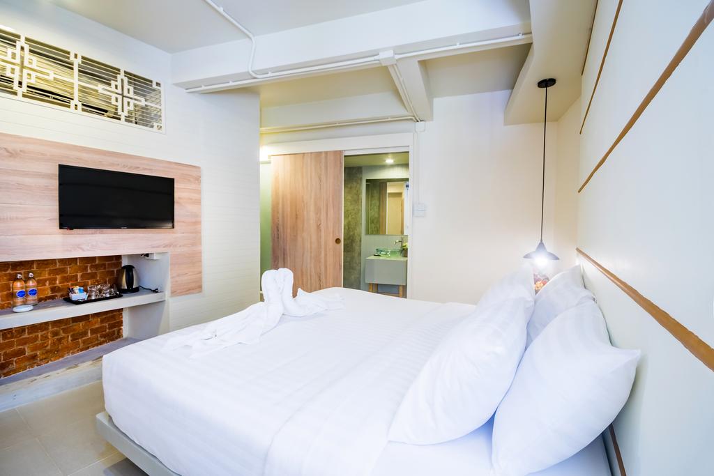 Hotel October