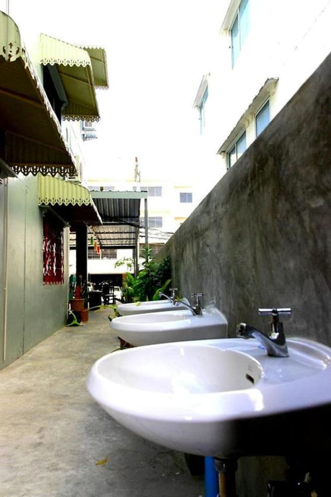 I Hostel by OYO Rooms