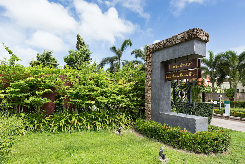 Nai Harn Baan-Bua