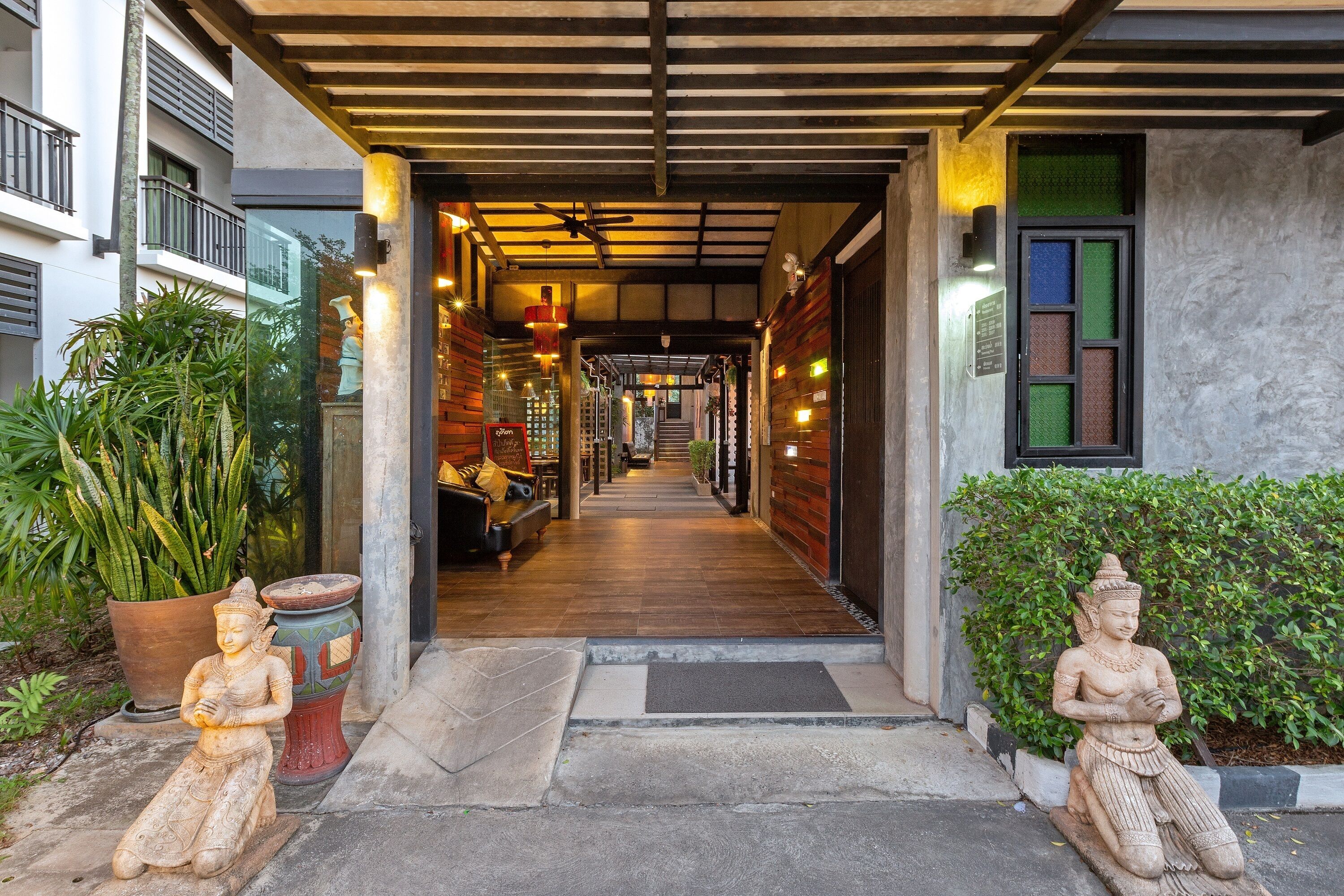 Phu-Ke-Ta, The Hip Service Apartment & Hotel