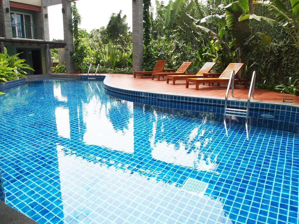 Phuket Ecozy Hotel