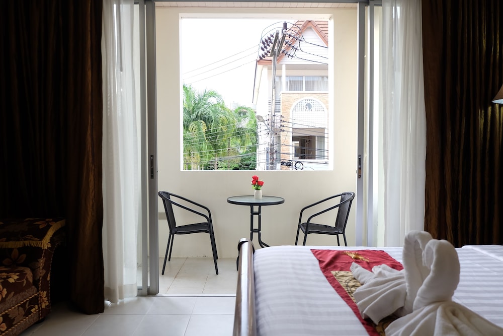 Phuket Racha Guesthouse