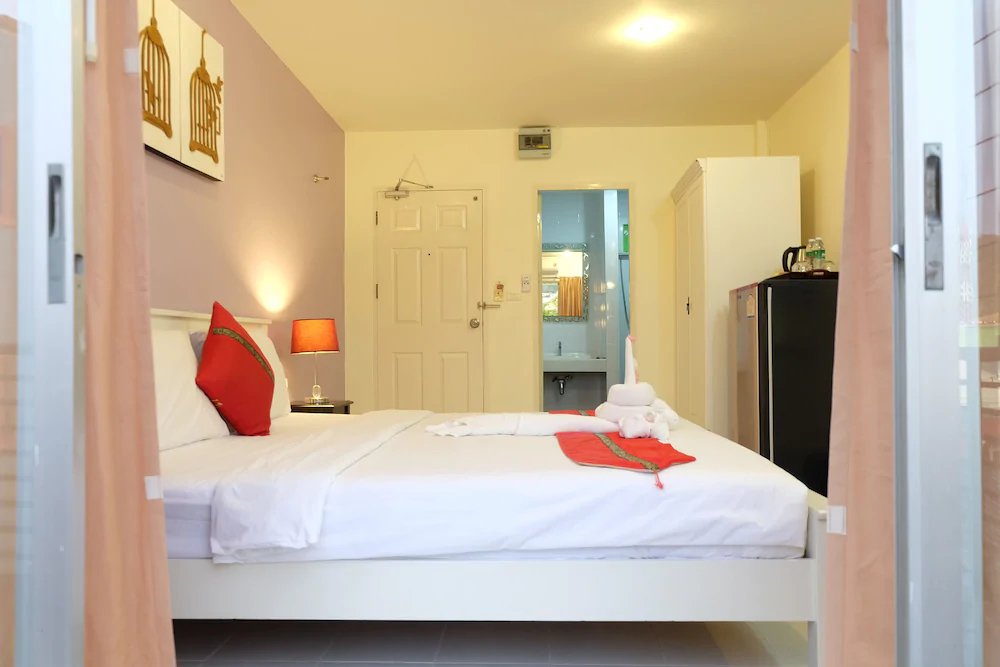 Phuket Racha Guesthouse