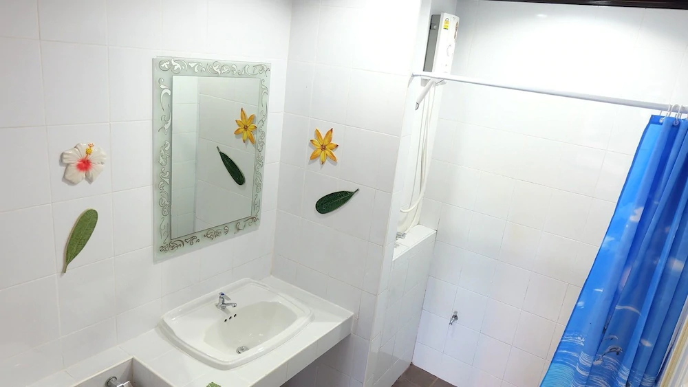 Phuket Racha Guesthouse