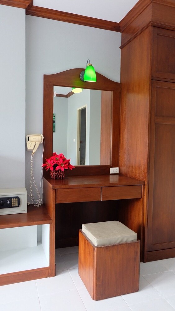 Phuket Racha Guesthouse