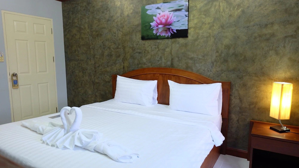 Phuket Racha Guesthouse
