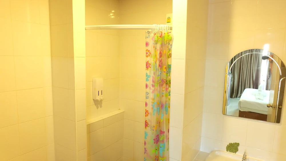 Phuket Racha Guesthouse