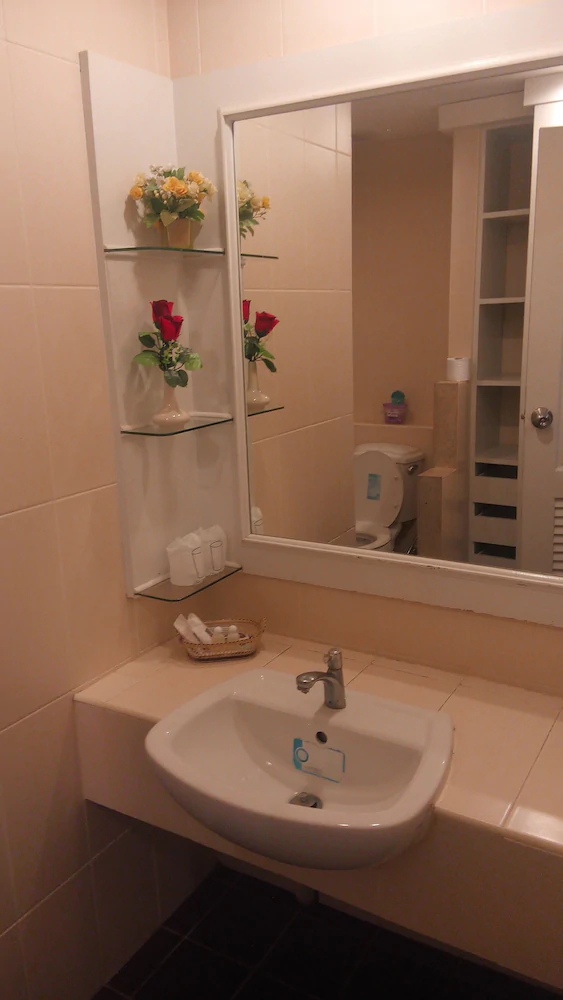 Phuket Racha Guesthouse