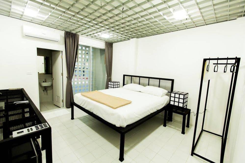 Quadromania Service Apartment