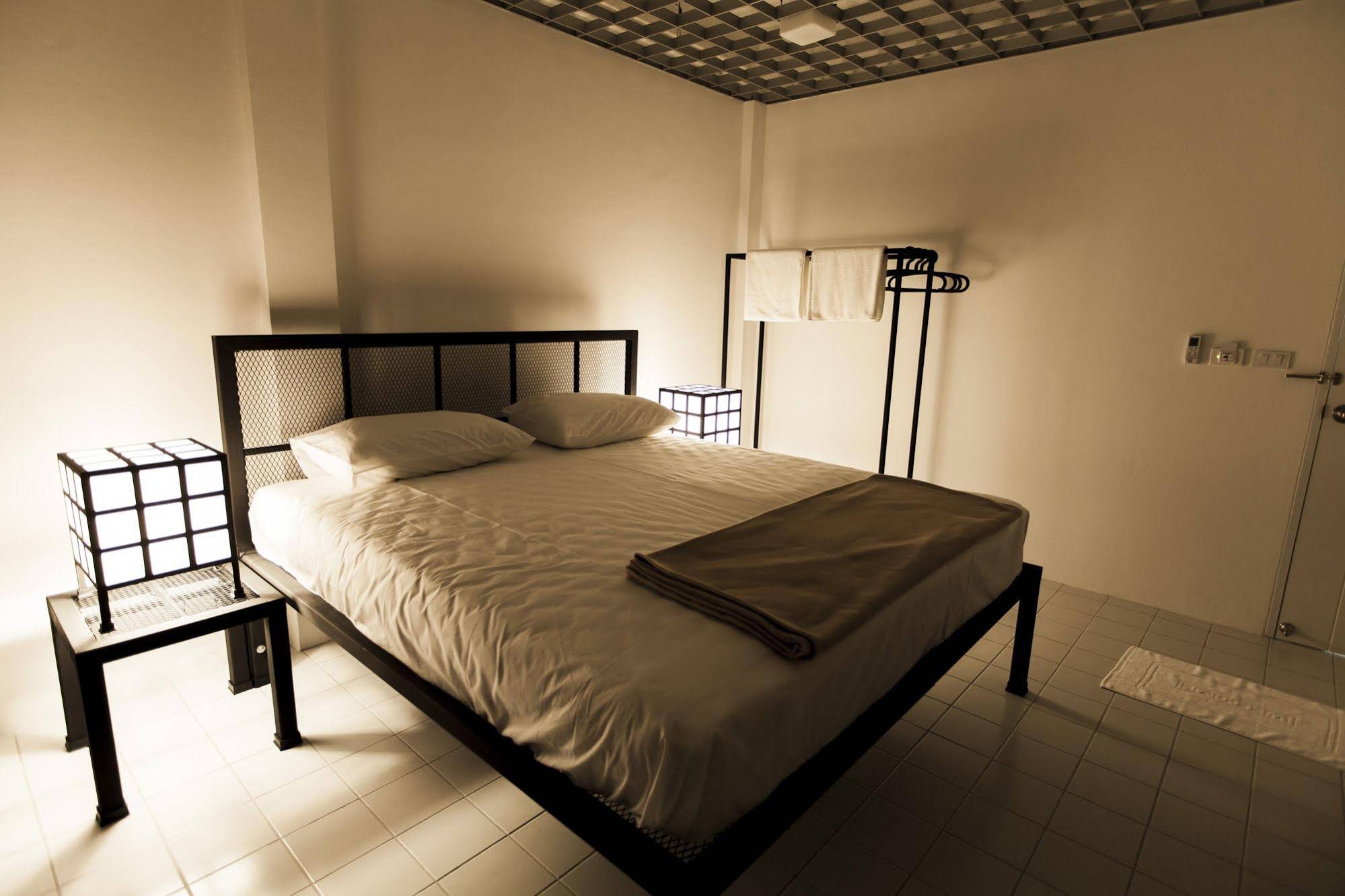 Quadromania Service Apartment