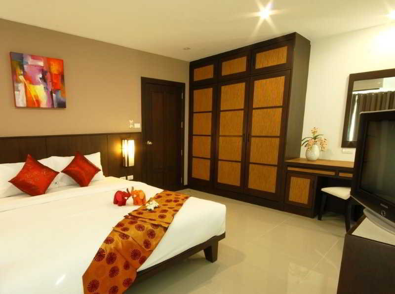 OYO 241 Ratana Hotel Sakdidet