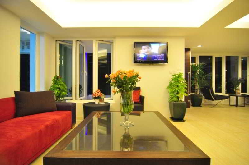 OYO 241 Ratana Hotel Sakdidet