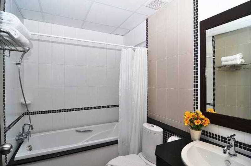 OYO 241 Ratana Hotel Sakdidet