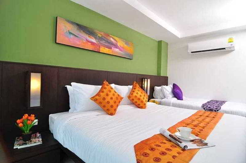 OYO 241 Ratana Hotel Sakdidet