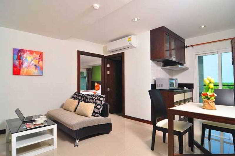 OYO 241 Ratana Hotel Sakdidet