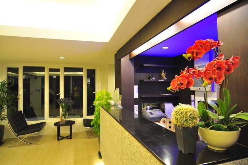 OYO 241 Ratana Hotel Sakdidet