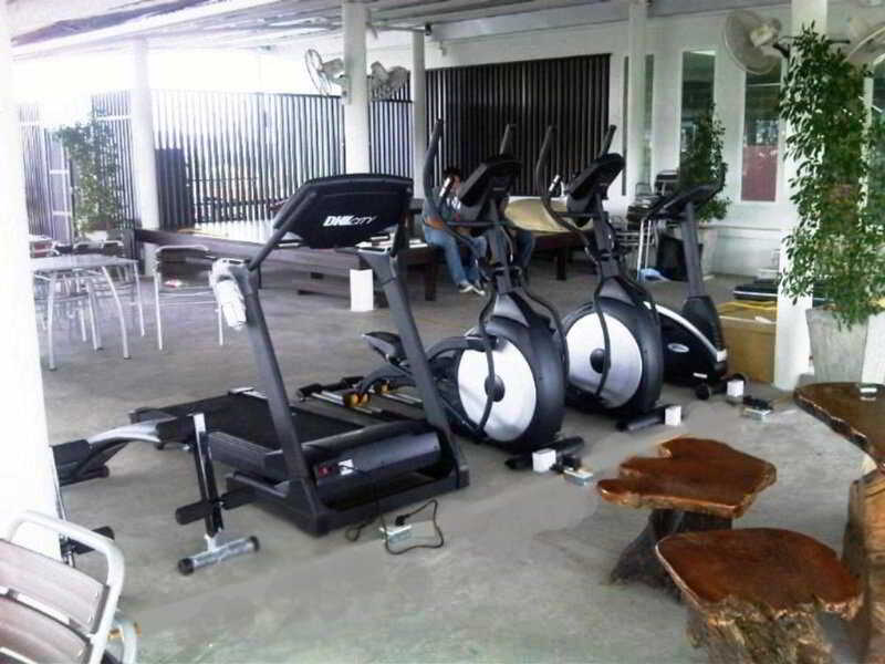 OYO 241 Ratana Hotel Sakdidet