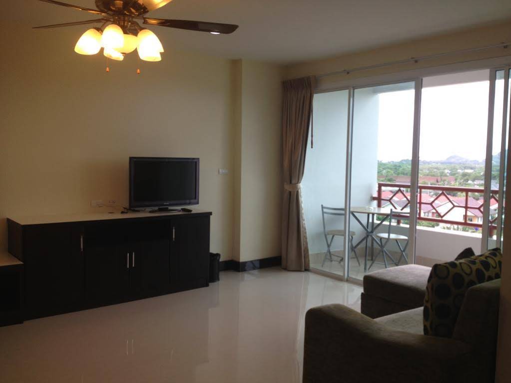 Santiphap Villa & Hotel