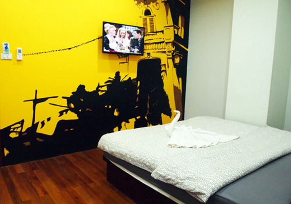 Sunny Hostel Phuket