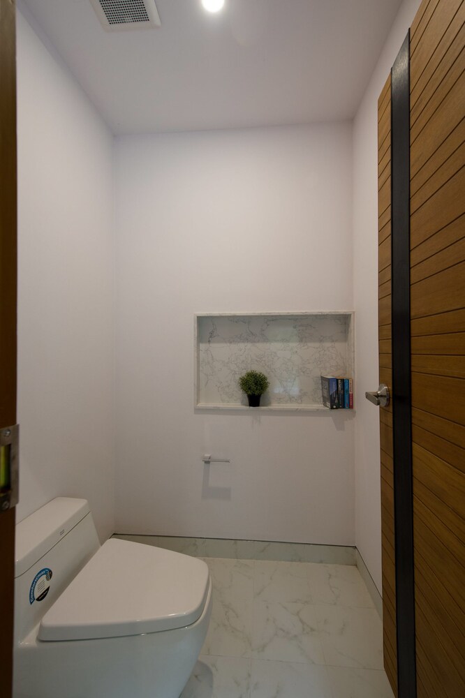 The Gallery Hotel Naiharn