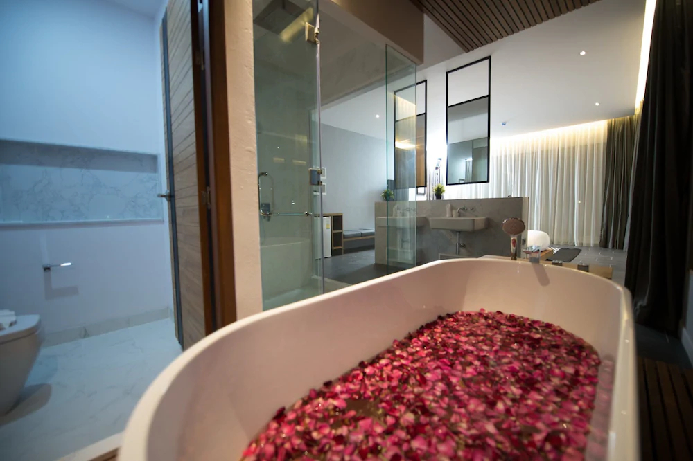 The Gallery Hotel Naiharn