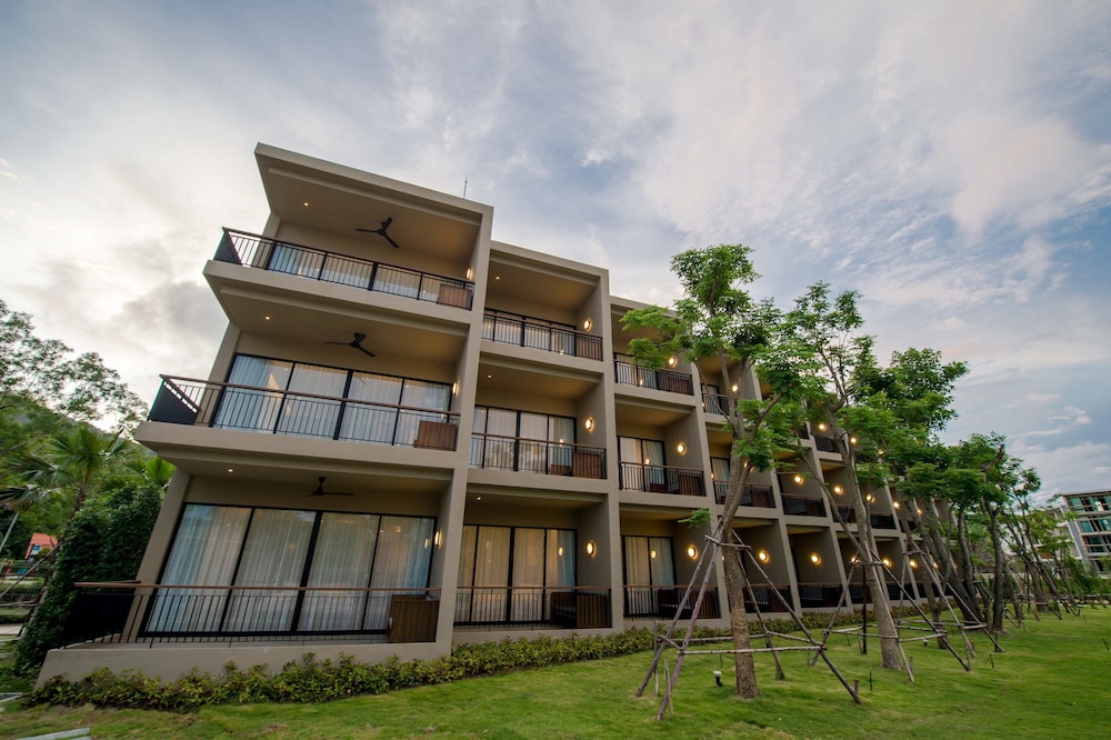 The Gallery Hotel Naiharn