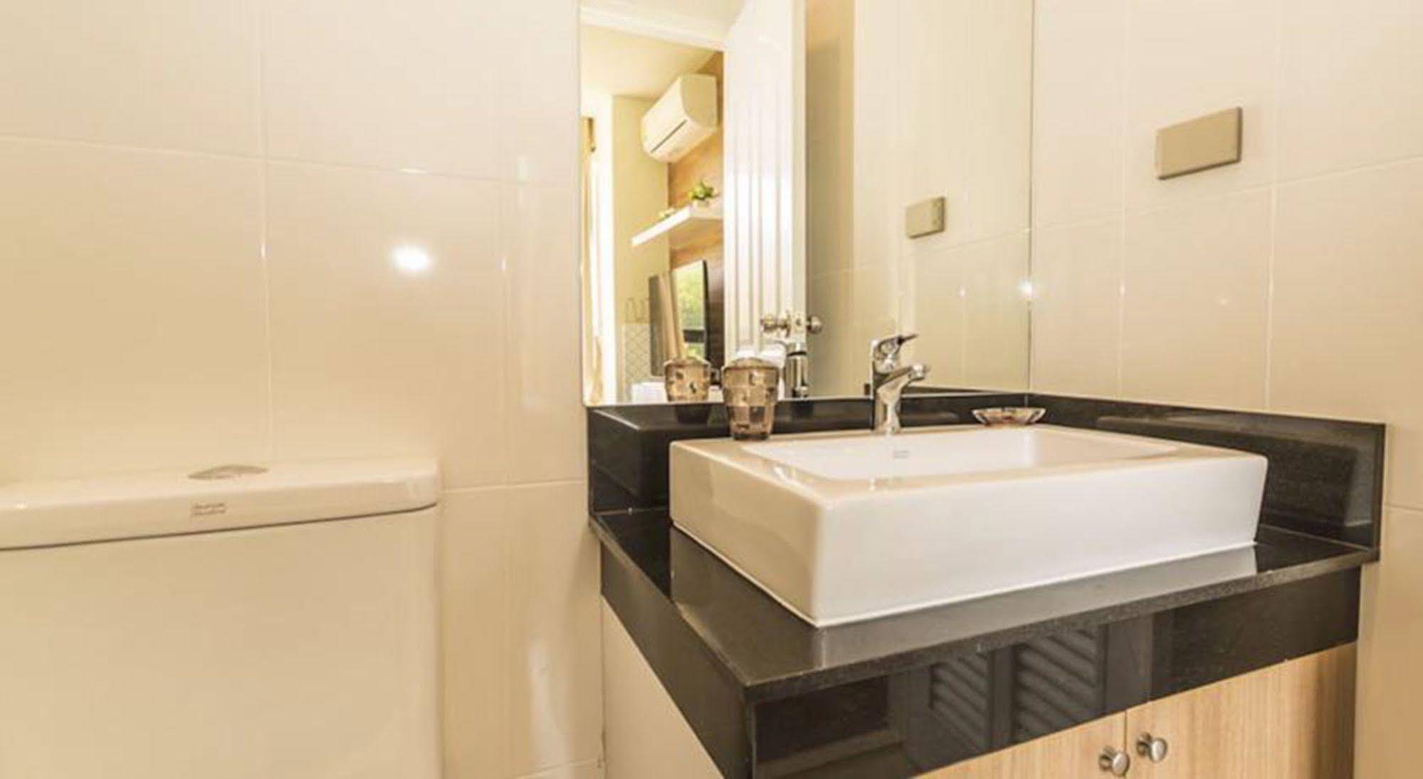 The Lago Apartments by Tropiclook