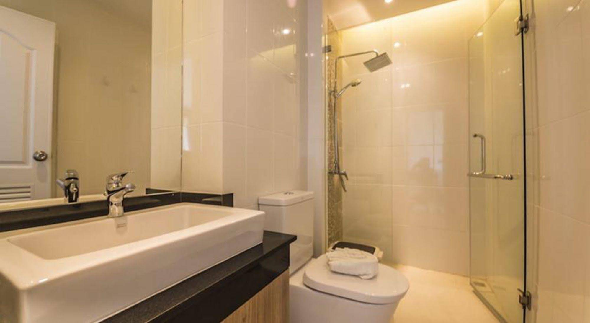 The Lago Apartments by Tropiclook