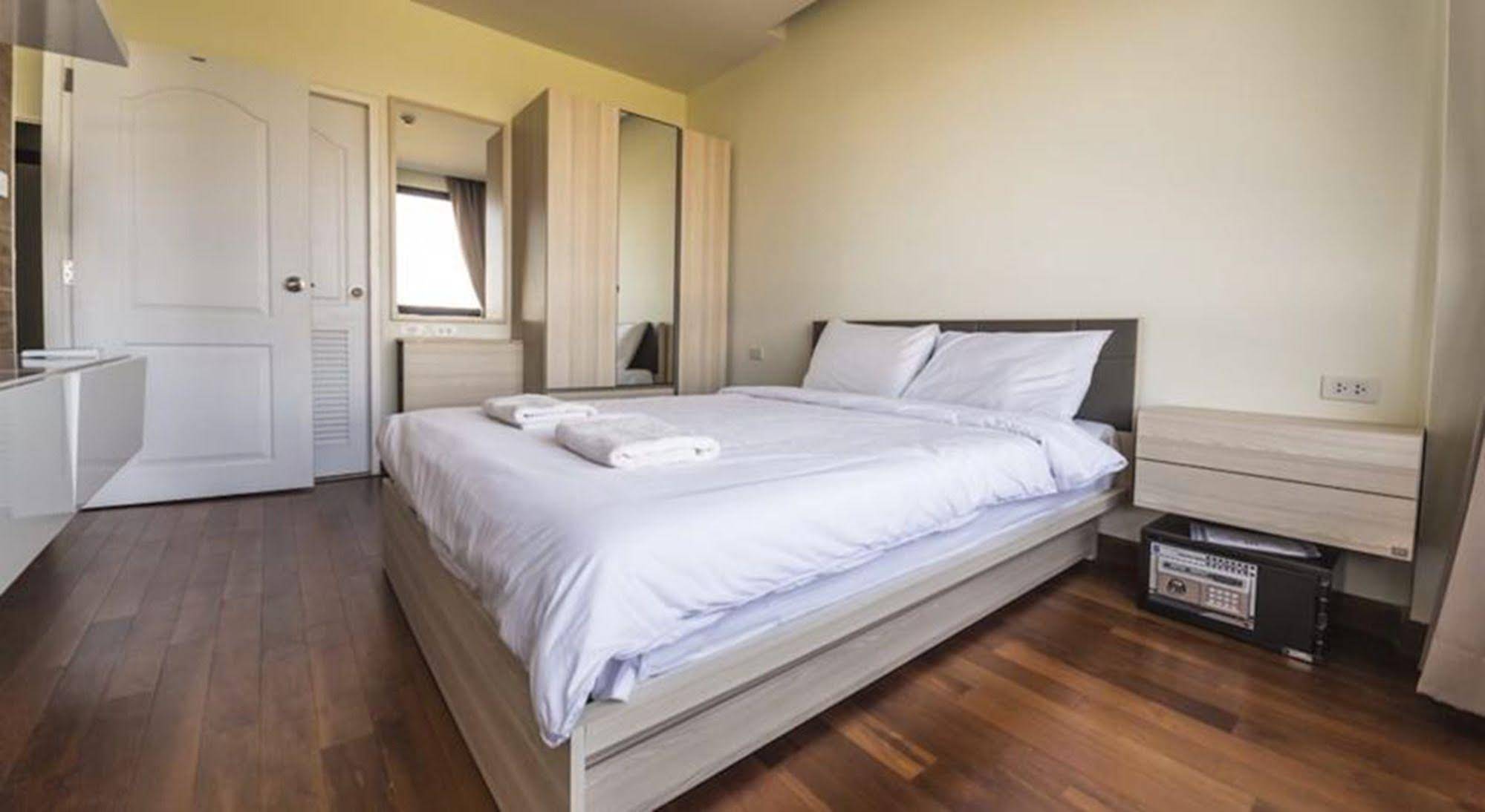 The Lago Apartments by Tropiclook