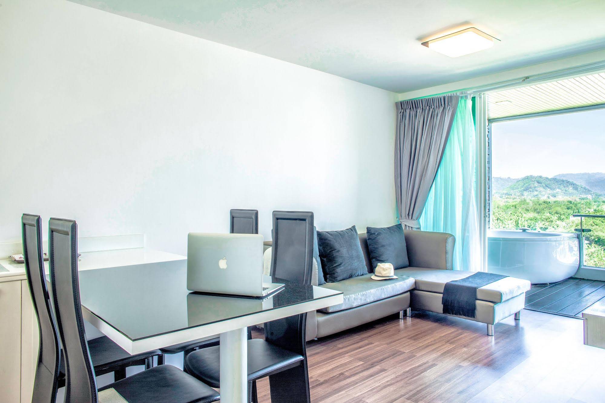 The Wide Condotel Phuket