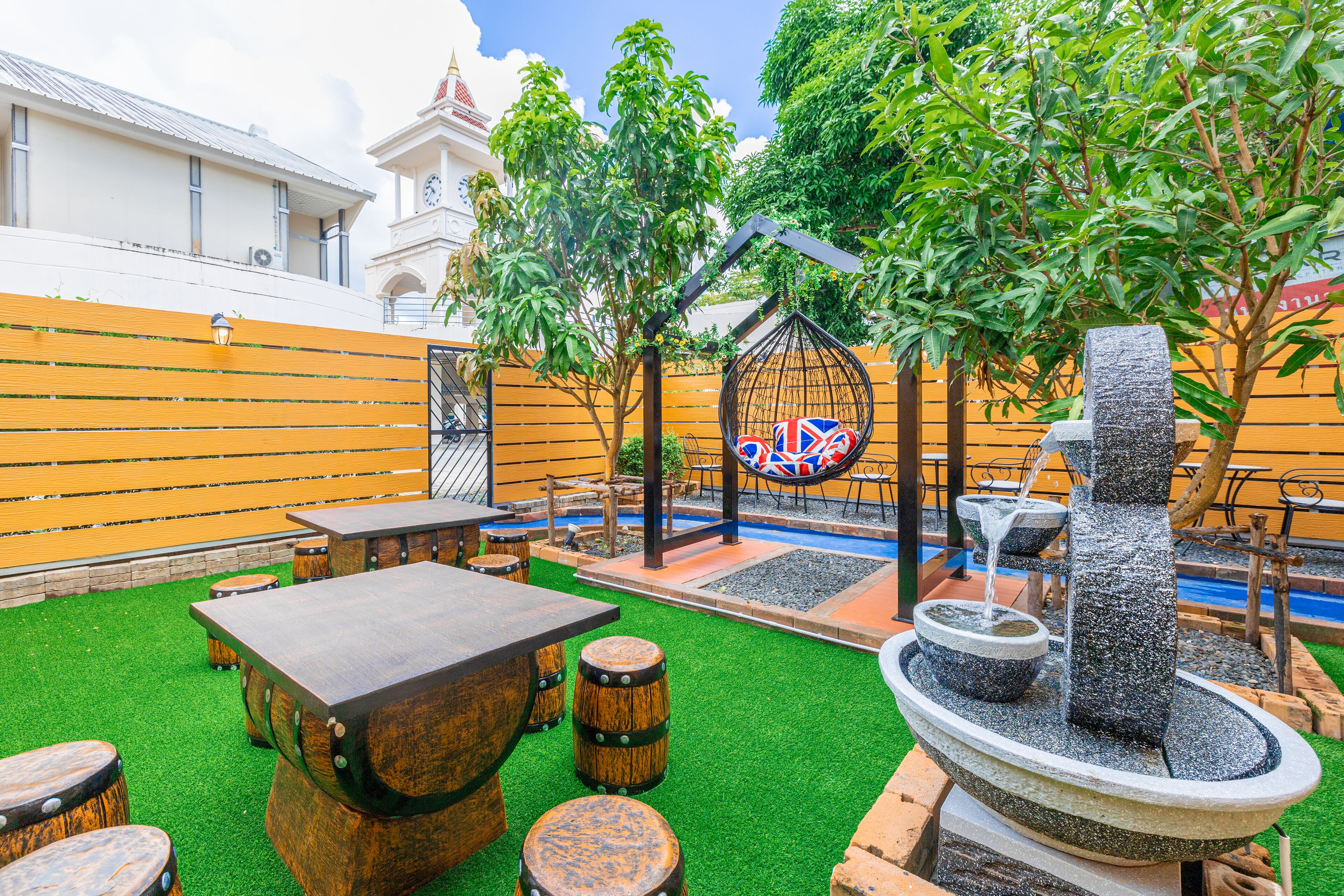 Marco Polo Phuket Poshtel & Bistro