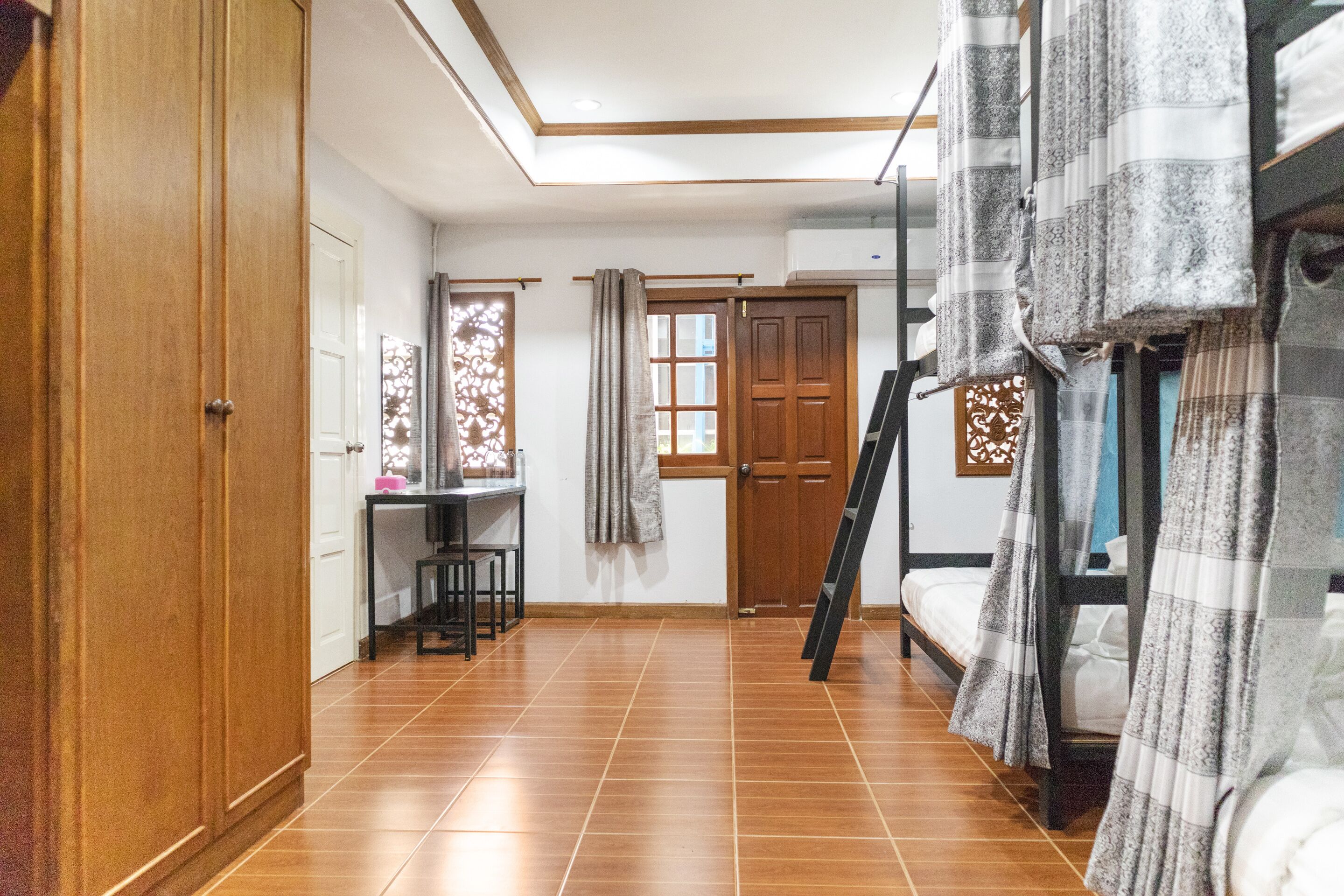 OYO 736 Green Poshtel
