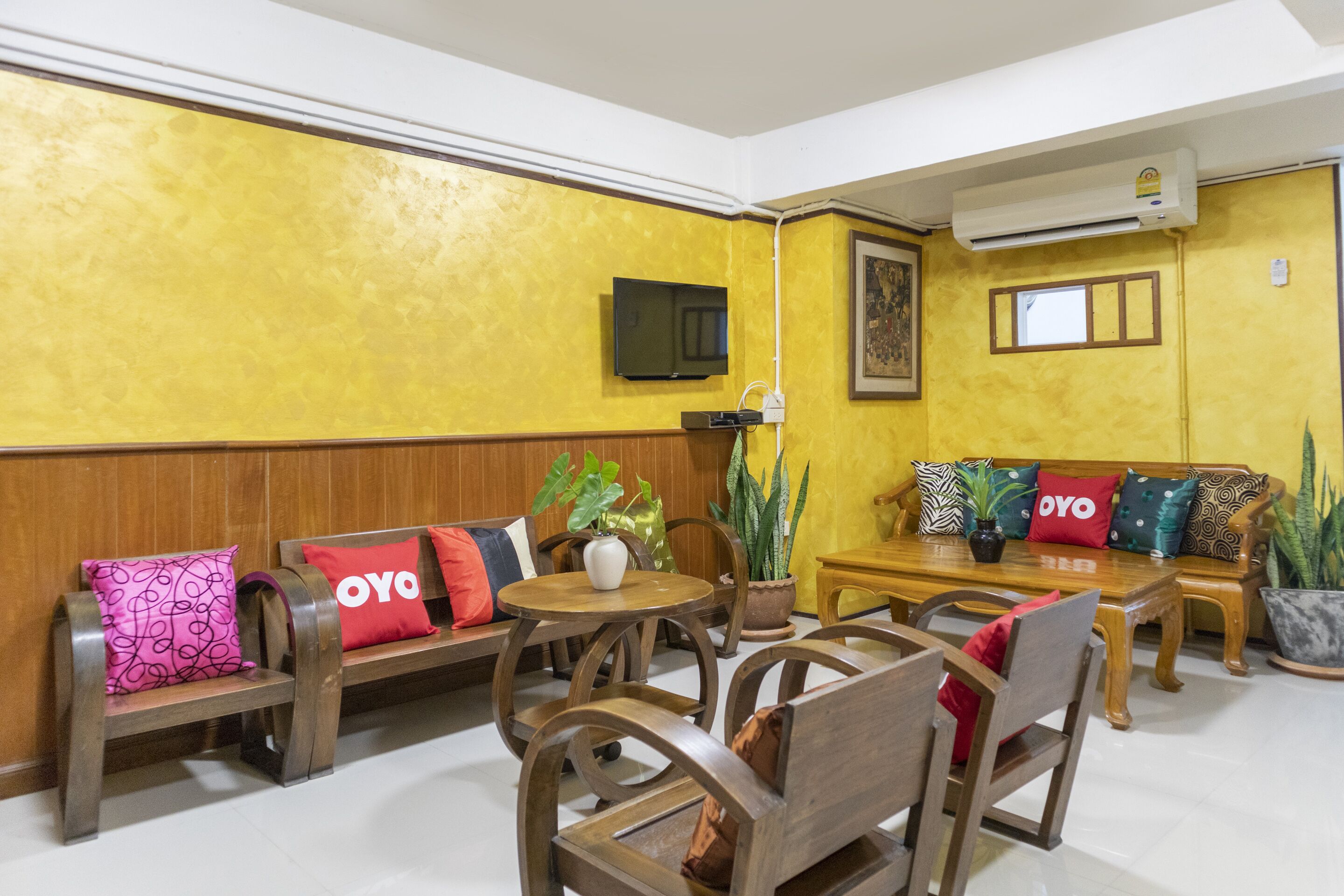 OYO 736 Green Poshtel