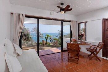 Baan Khunying - Secluded Beachfront