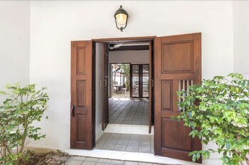 Baan Khunying - Secluded Beachfront