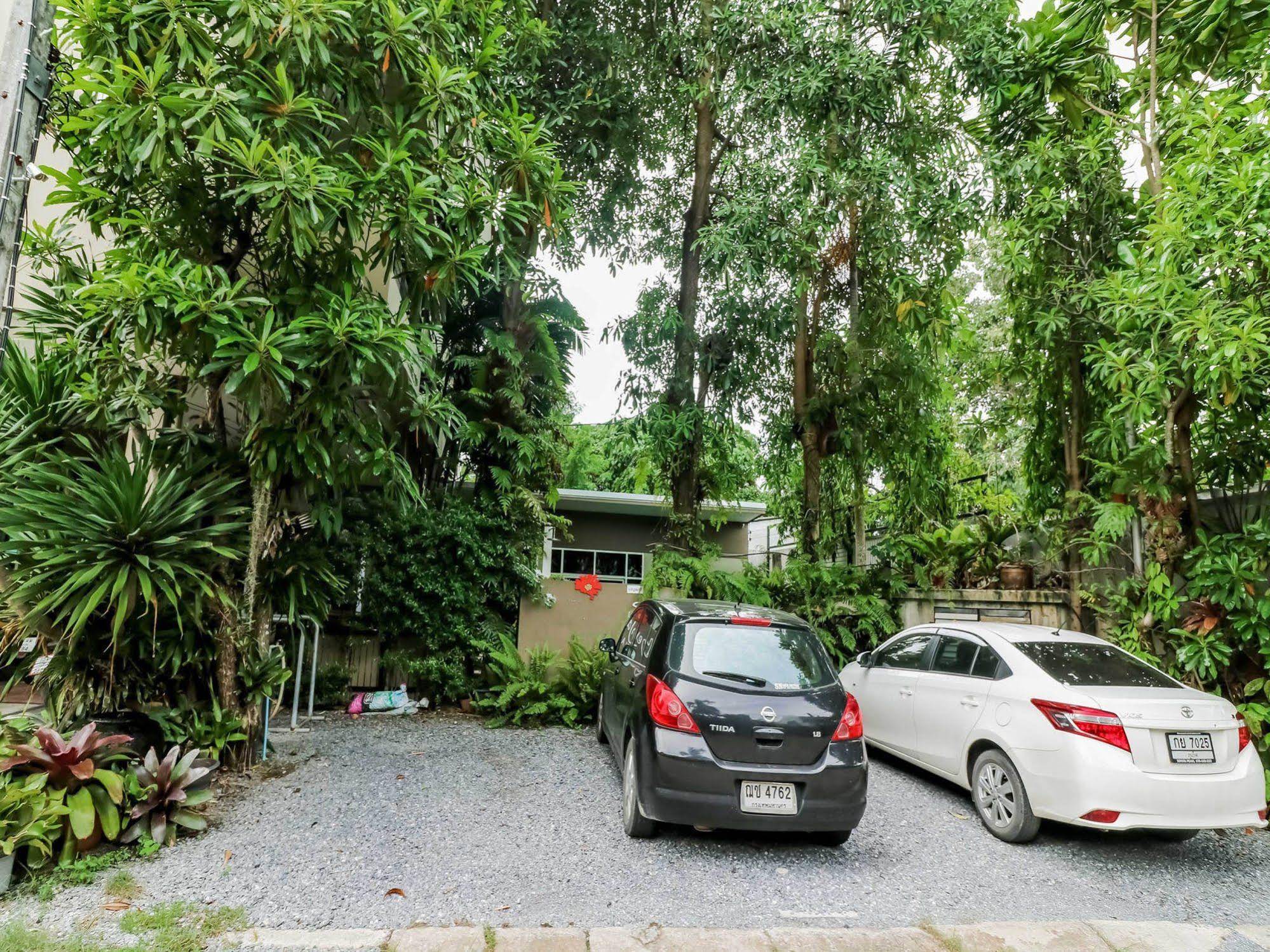 Benjamas Place by NIDA Rooms