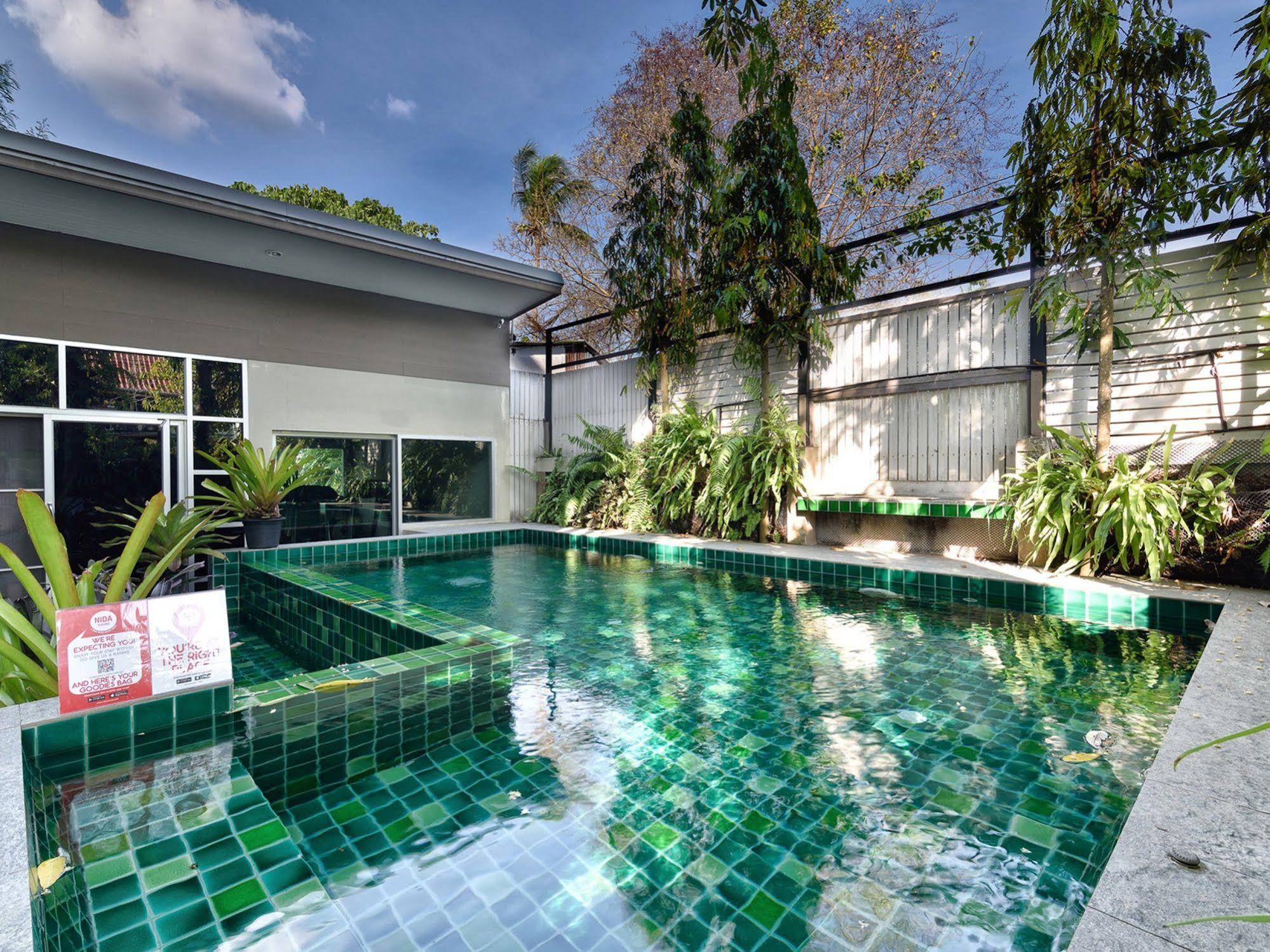 Benjamas Place by NIDA Rooms