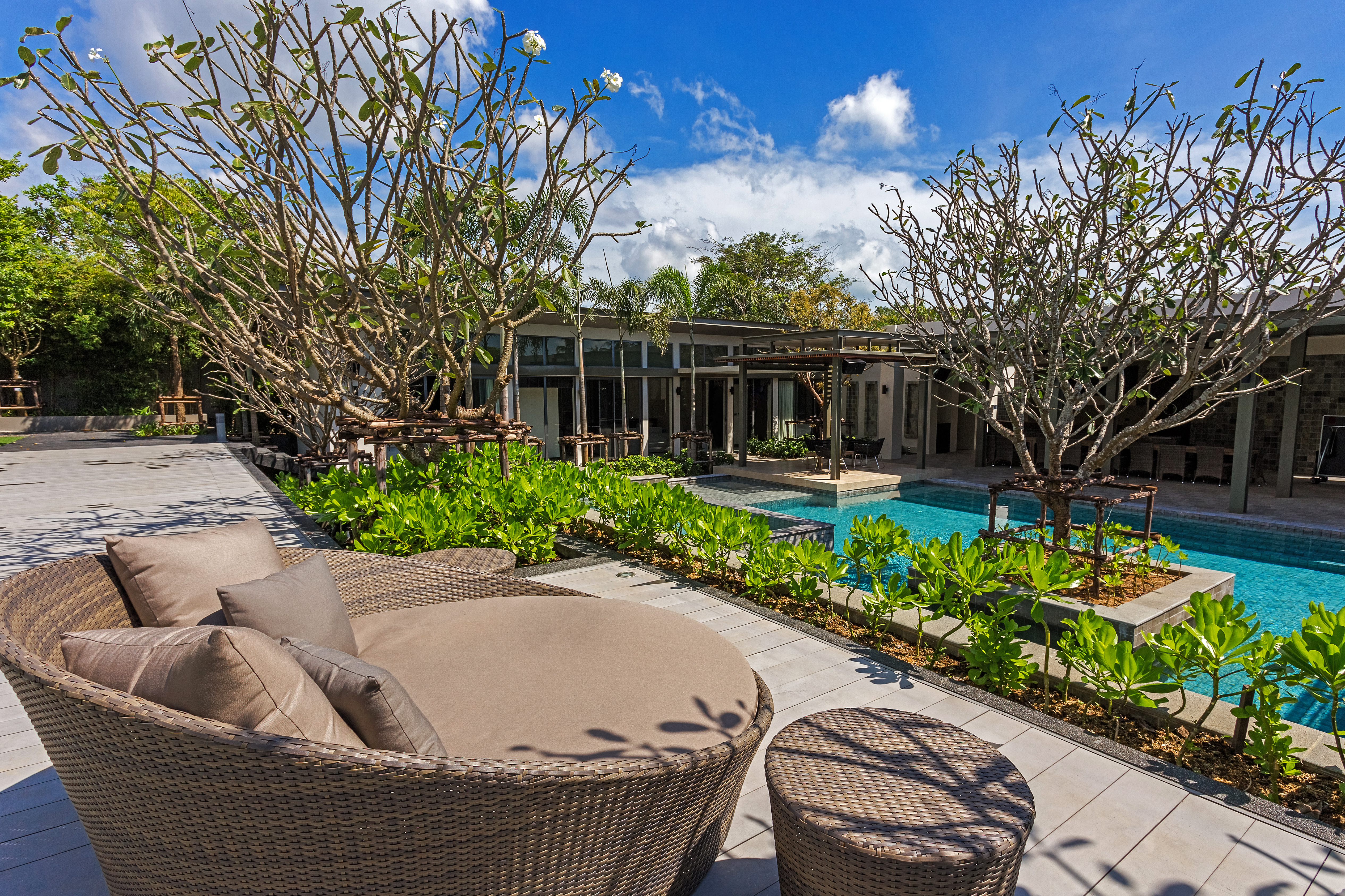 CasaBay Luxury Pool Villas