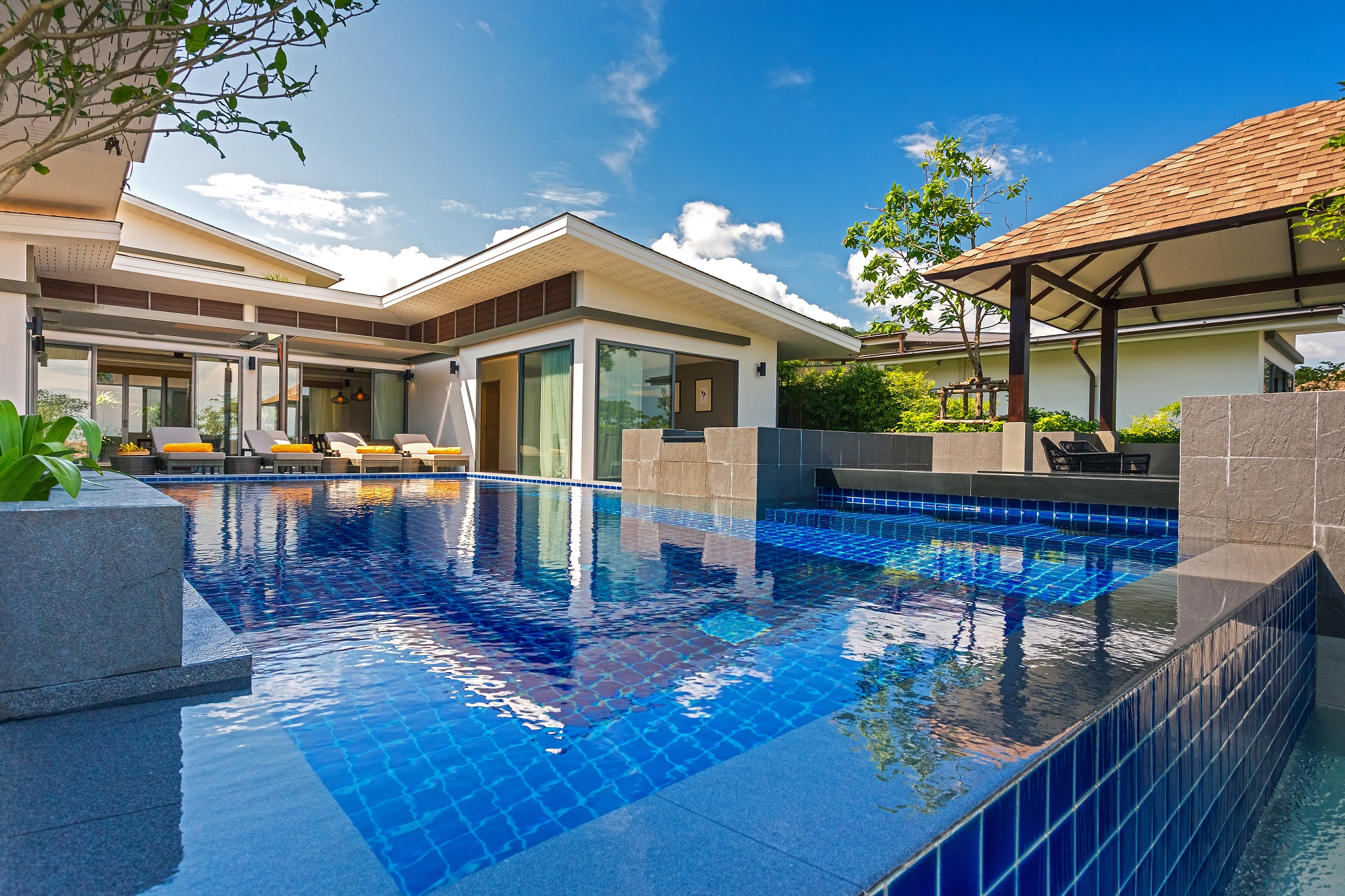 CasaBay Luxury Pool Villas