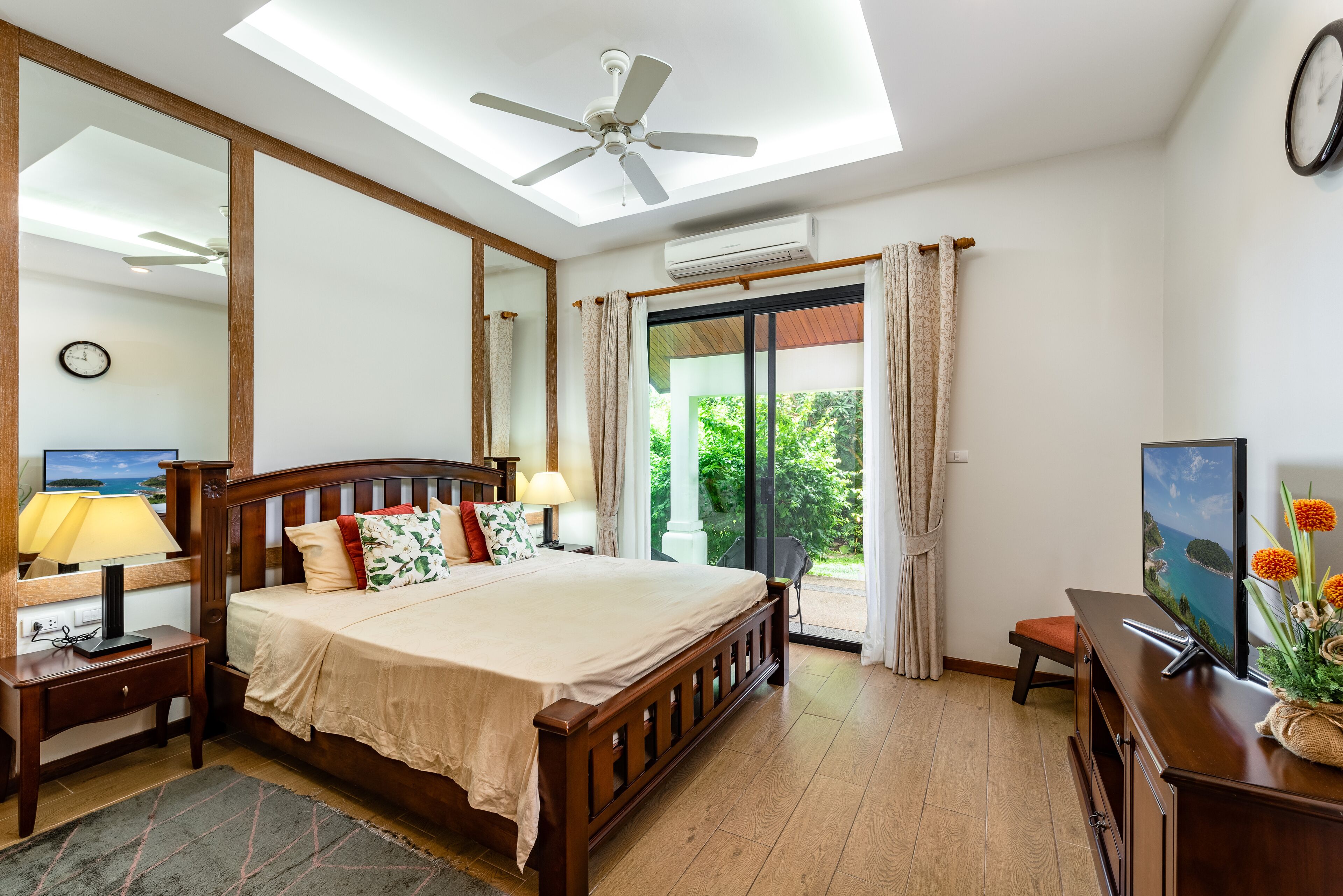 Champagne Pool Villa