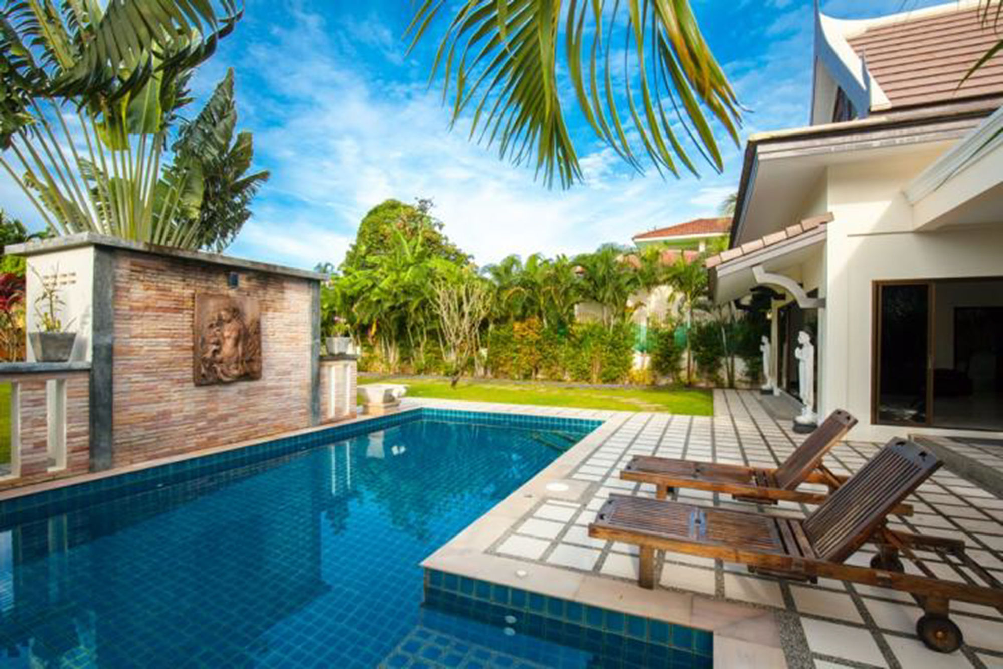 Champagne Villa by Jetta