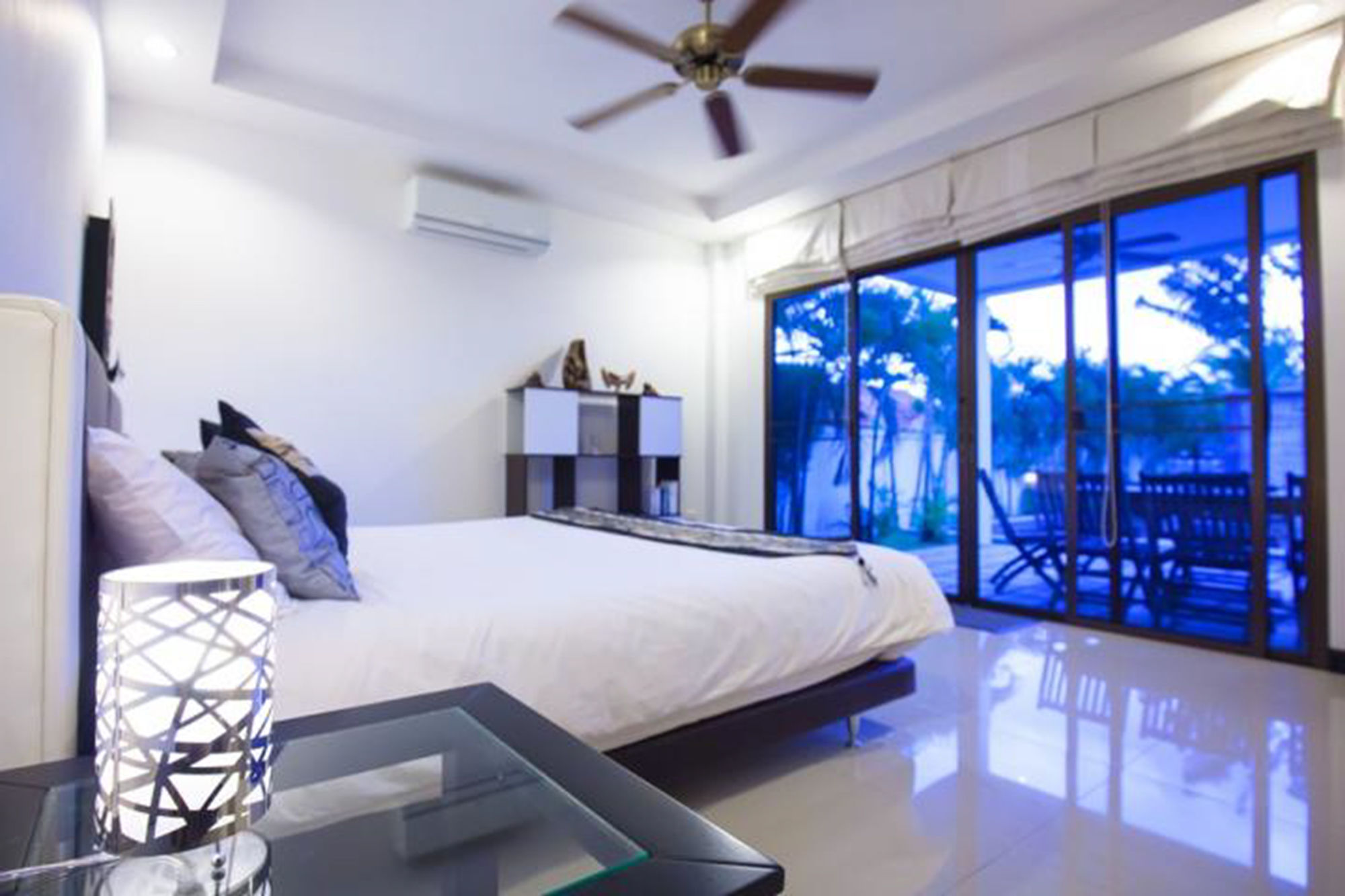 Champagne Villa by Jetta
