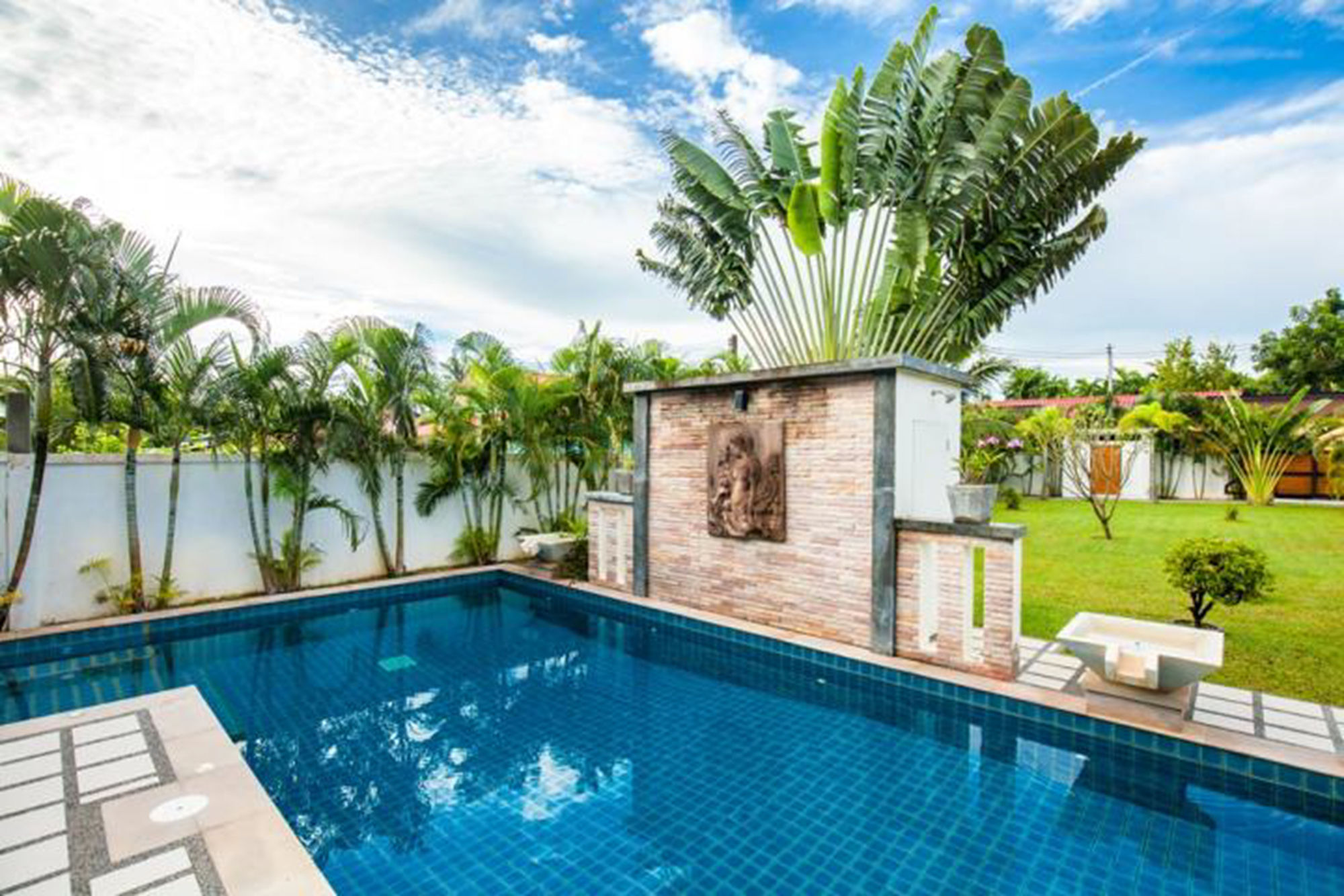Champagne Villa by Jetta