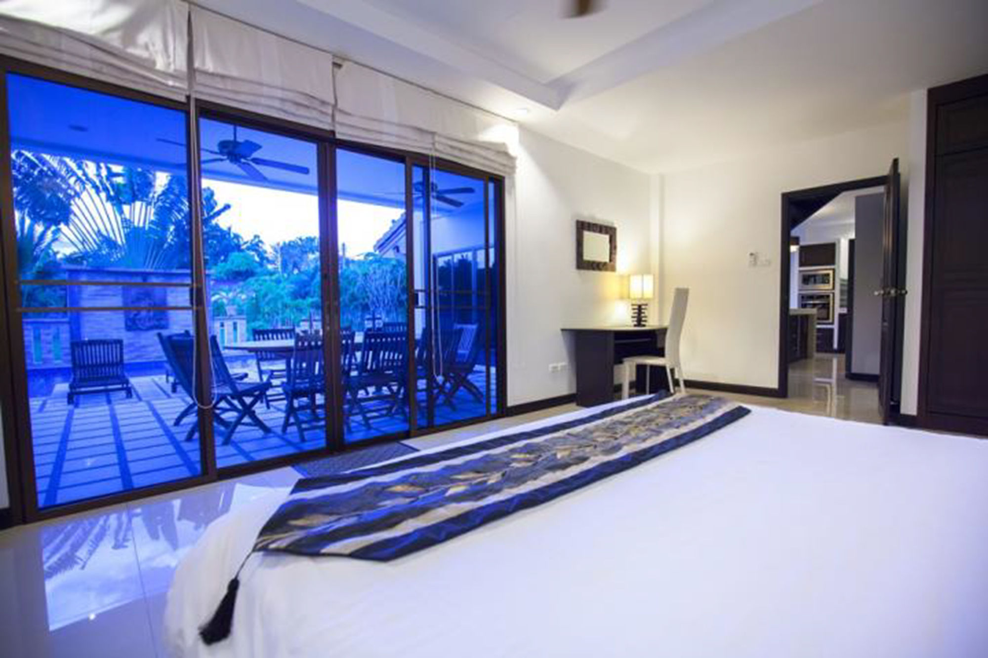 Champagne Villa by Jetta